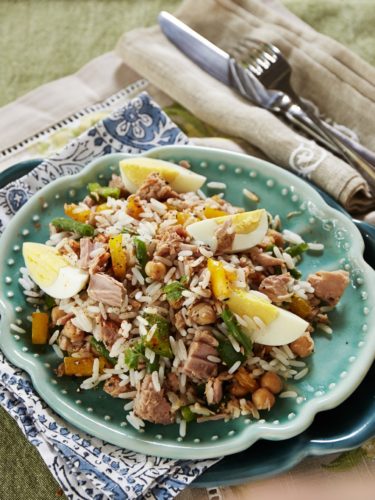 Tuna salad with chickpeas and rice