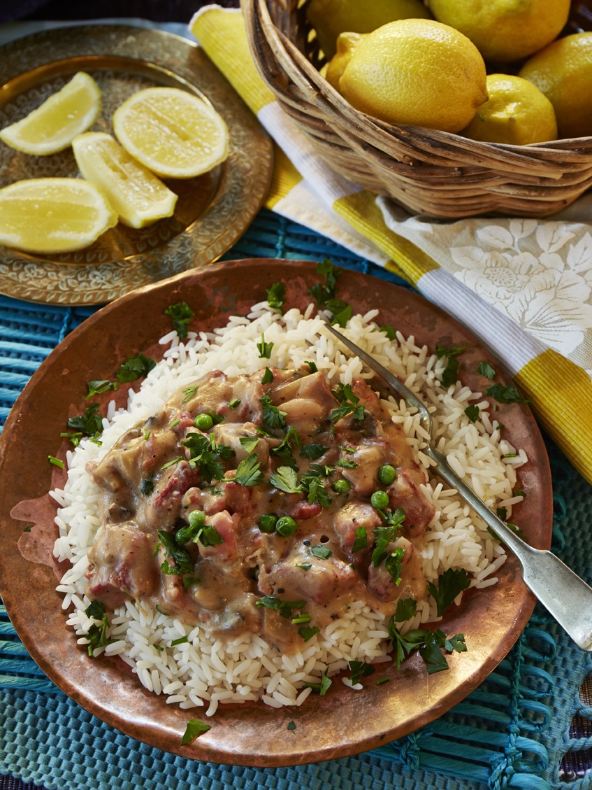 Veal or beef fricassee with green peas and rice