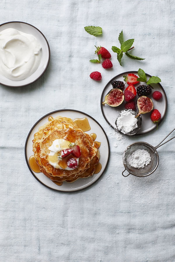 Sweet rice pancakes with berries and honey