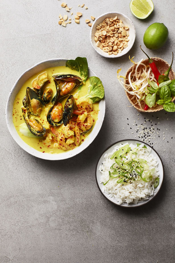 Thai-style mussel and prawn laksa soup with rice